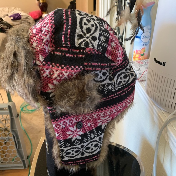 Hours women’s faux fur hat with thick warm ears - Picture 3 of 3